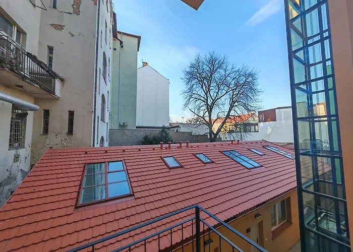 Modern 1br In Trendy Zizkov شقة